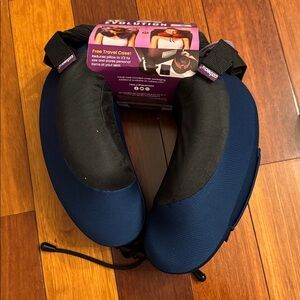 Cabeau Blue and Black Travel Neck Pillow Evolution S3 (brand new)
